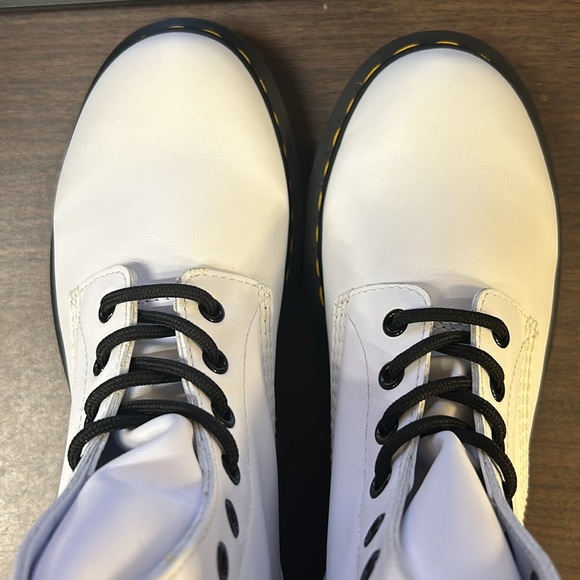 Dr. Martens 1460 WOMEN'S SMOOTH LEATHER LACE UP BOOTS - Picture 2 of 4